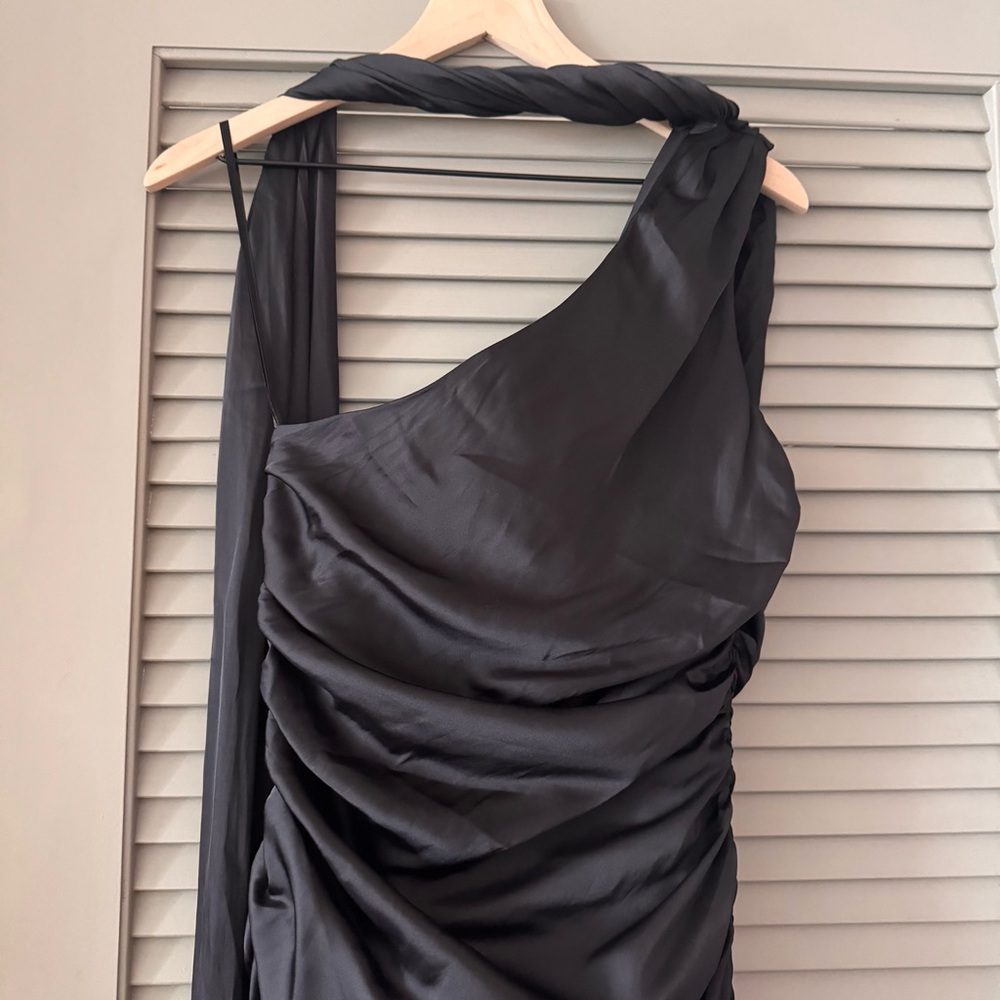 BCBGMaxAzria | Black One-Shoulder Briar Satin Maxi Gown w/ Side Slit ~ NWT US 4 - Picture 7 of 11